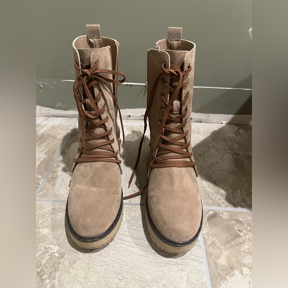 DANNY LACE UP HEELED BOOT - LATTE